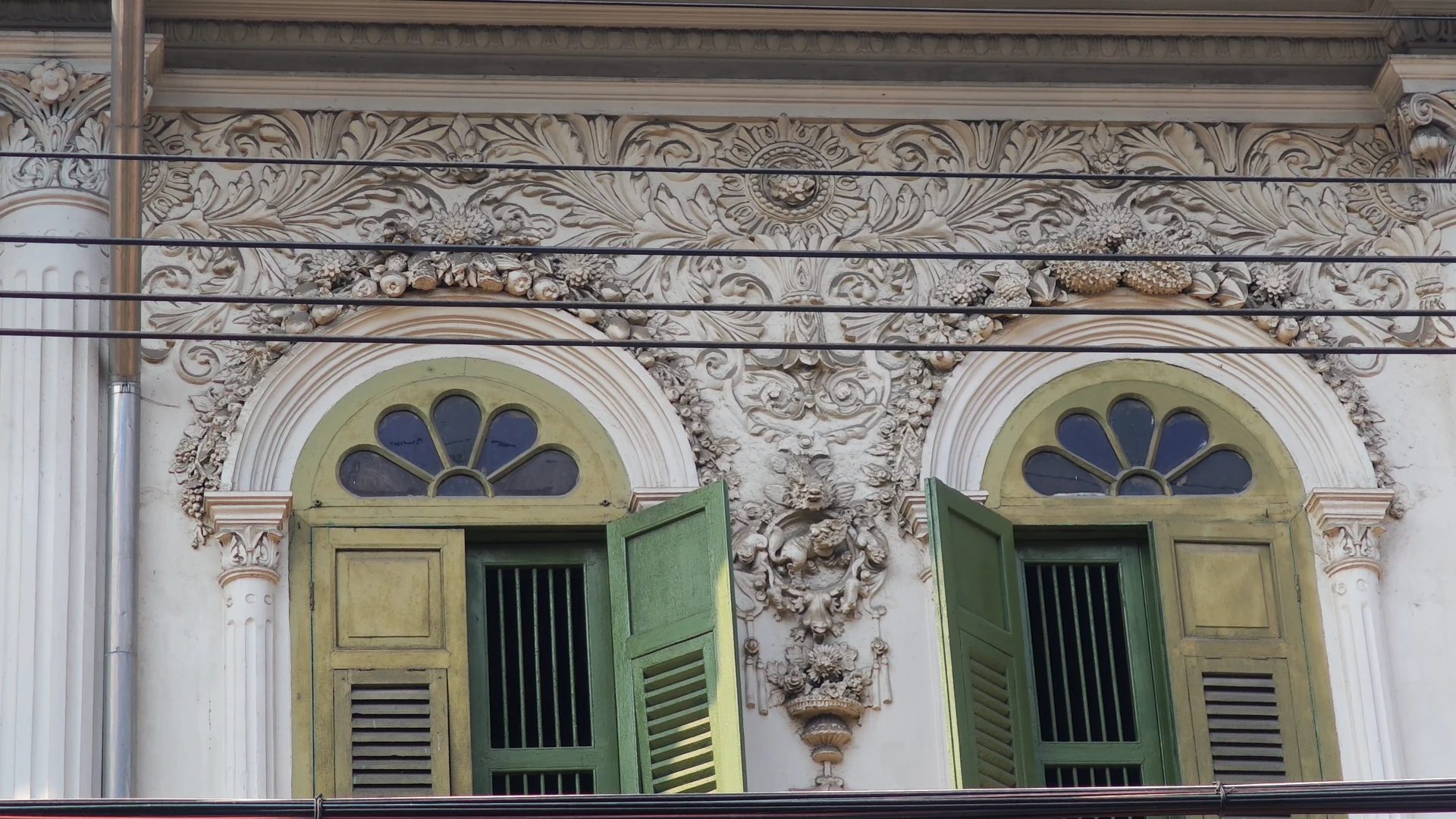 Durian Ornaments Carvings - Song Wat Bangkok: How to Spend a Day Here 🏠 - Leotrails