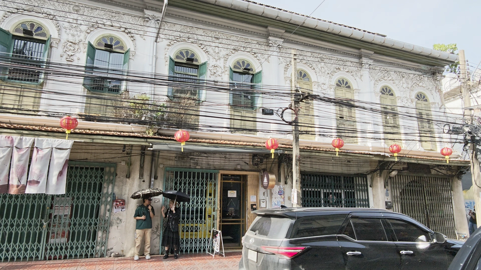 Fruit Building - Song Wat Bangkok: How to Spend a Day Here 🏠 - Leotrails