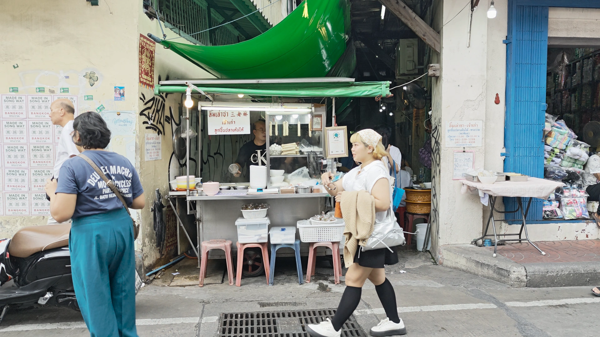 Lim Lao Sar Fishball Noodles Stand - Song Wat Bangkok: How to Spend a Day Here 🏠 - Leotrails