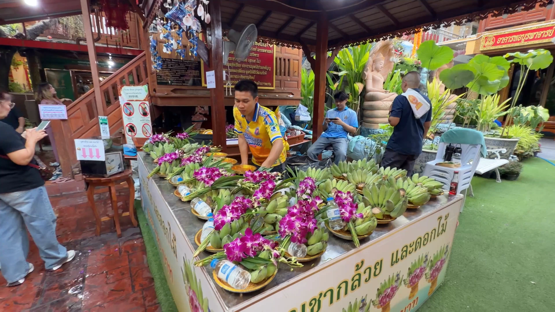 Offering stand - Song Wat Bangkok: How to Spend a Day Here 🏠 - Leotrails