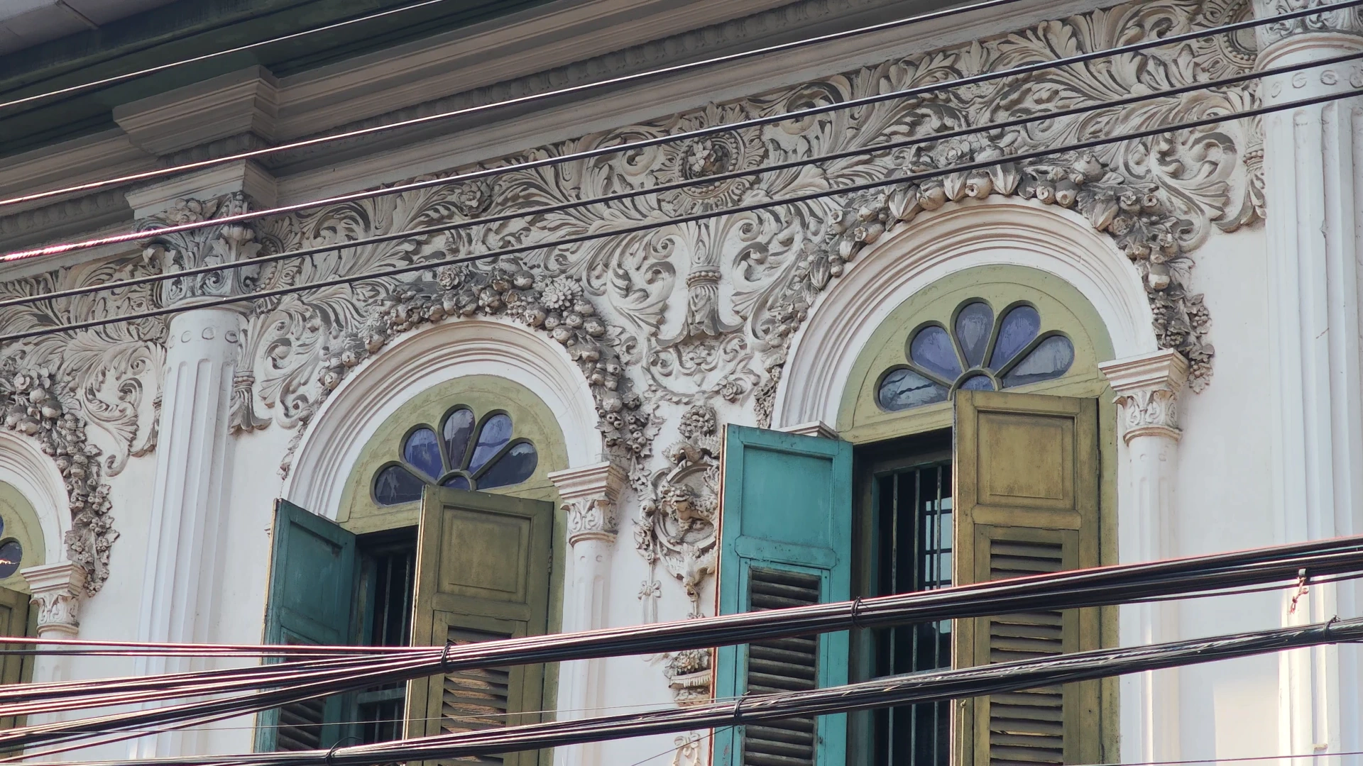 Starfruit Ornaments Carvings - Song Wat Bangkok: How to Spend a Day Here 🏠 - Leotrails
