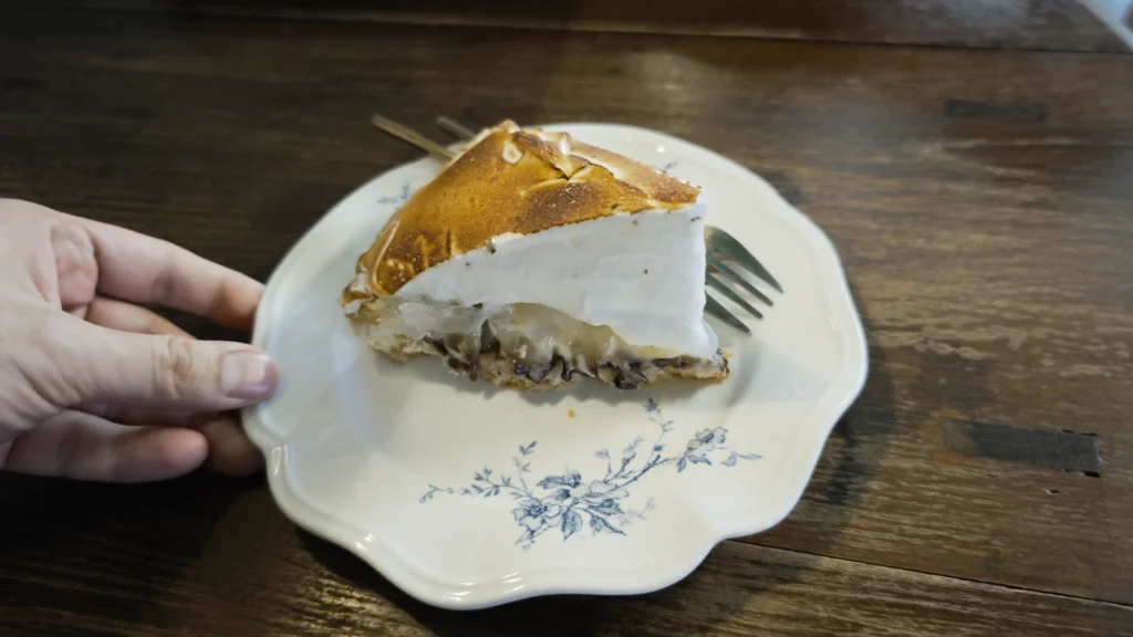 Toddy Meringue Pie - Song Wat Bangkok: How to Spend a Day Here 🏠 - Leotrails