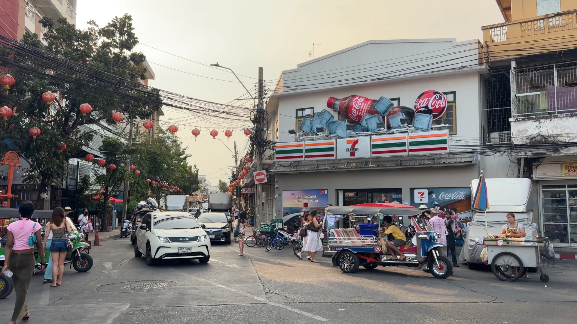 7 Eleven - Song Wat Bangkok: How to Spend a Day Here 🏠 - Leotrails