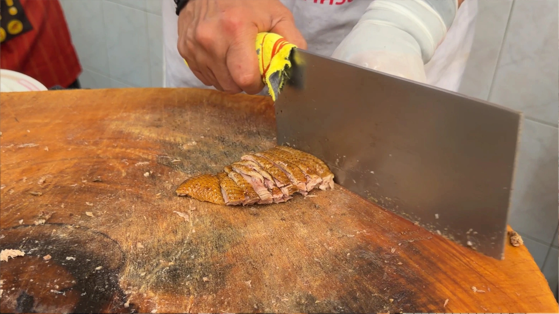 Chopping the goose - Song Wat Bangkok: How to Spend a Day Here 🏠 - Leotrails