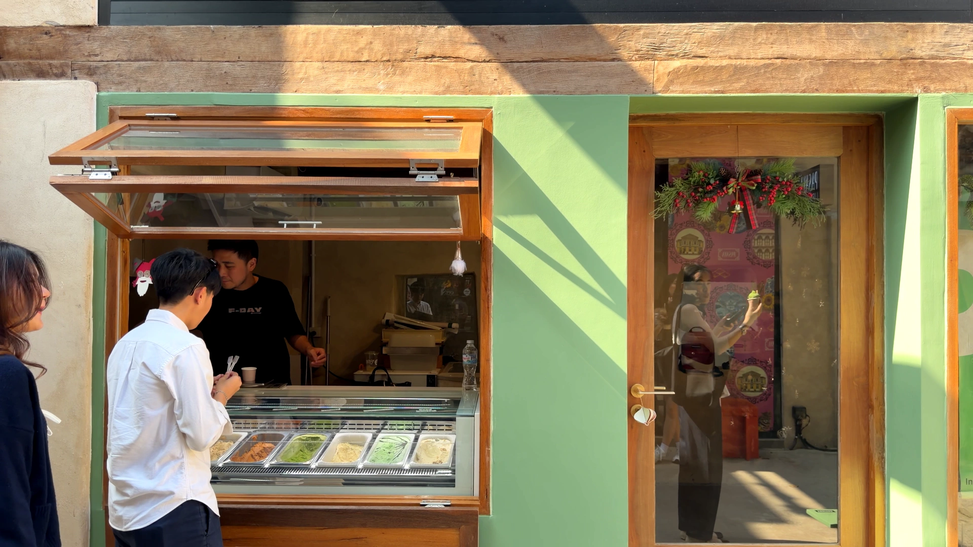 Customers queuing for some ice creams - Song Wat Bangkok: How to Spend a Day Here 🏠 - Leotrails