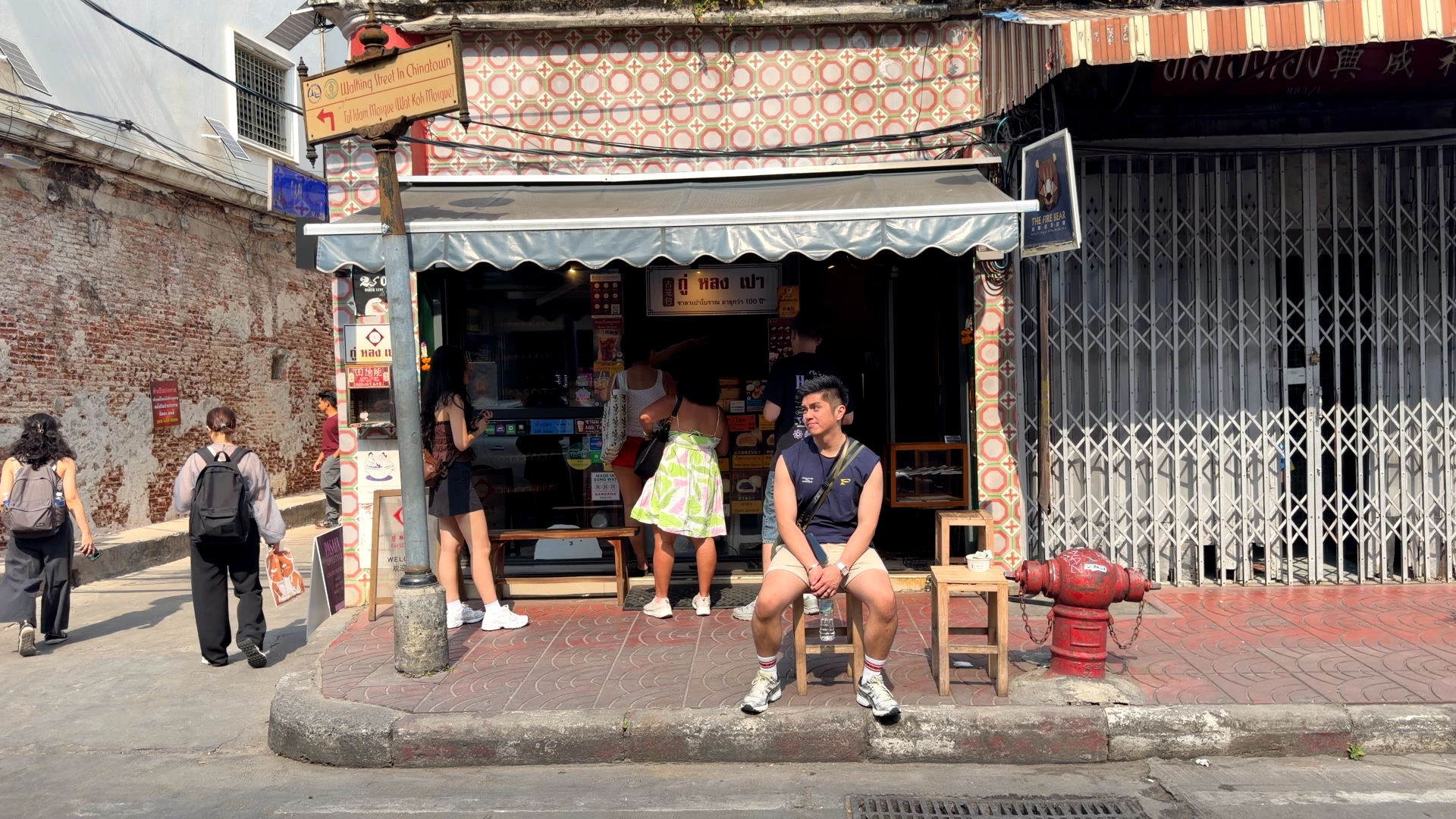 Gulong Bao Shop - Song Wat Bangkok: How to Spend a Day Here 🏠 - Leotrails