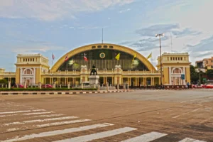 Hua Lamphong Railway Station - Song Wat Bangkok: How to Spend a Day Here 🏠 - Leotrails