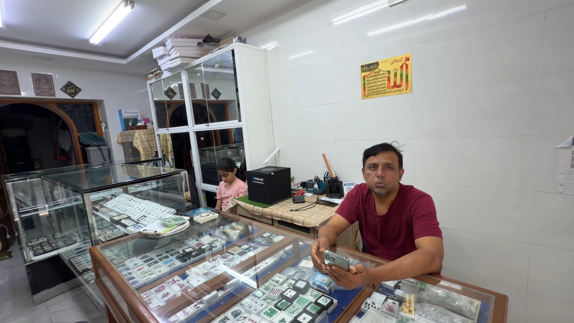 Indian Family Running a Jewelry Business - Song Wat Bangkok: How to Spend a Day Here 🏠 - Leotrails