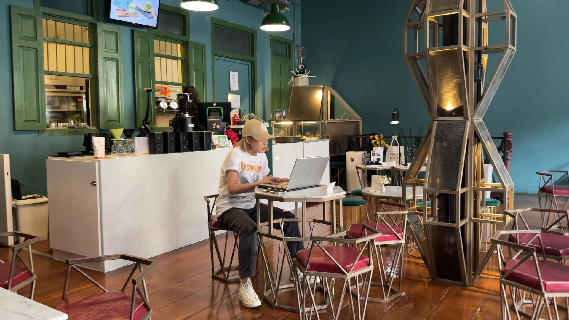 Interior of Arteasia - Song Wat Bangkok: How to Spend a Day Here 🏠 - Leotrails