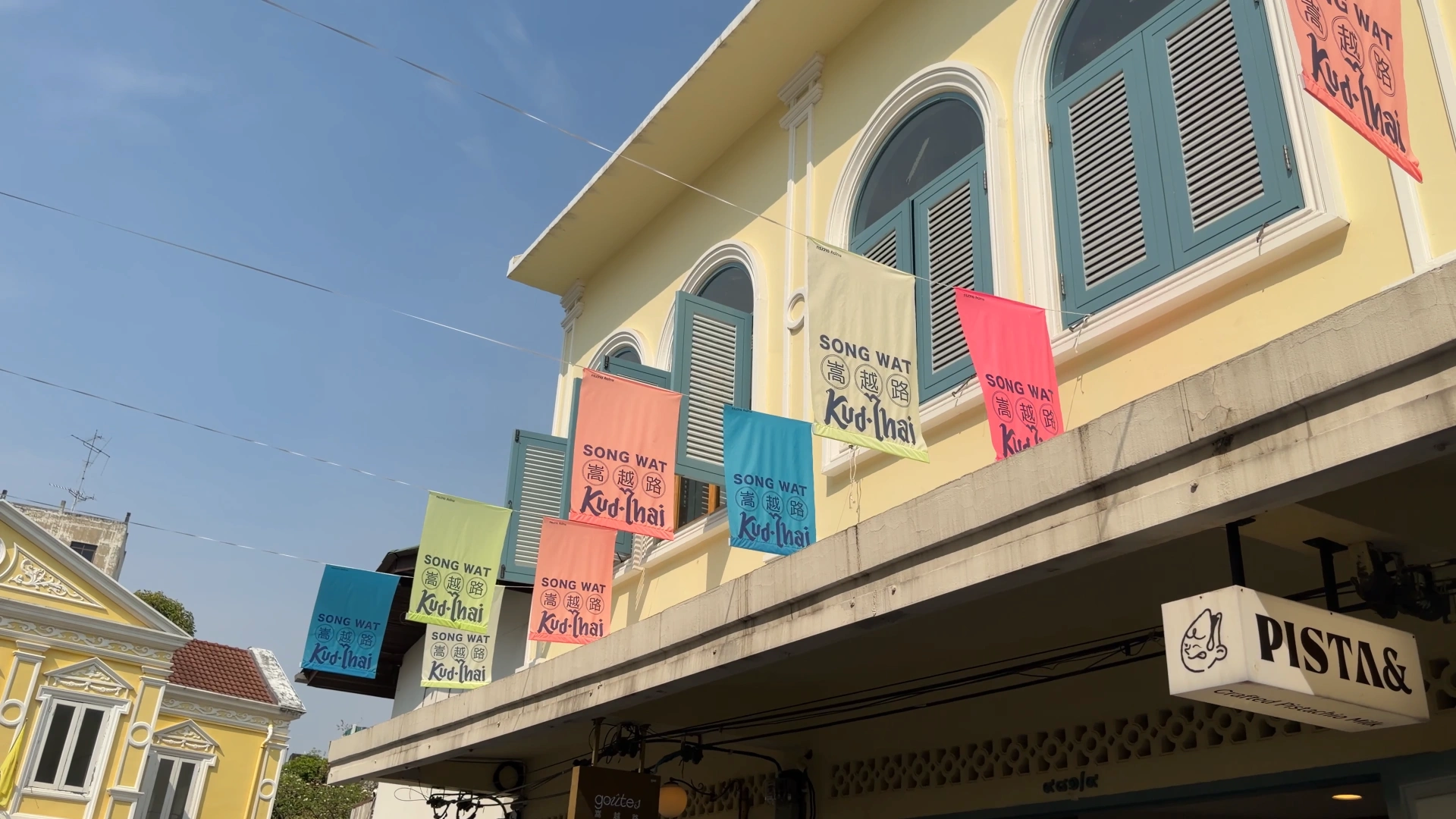 Kud Thai Flag Banner - Song Wat Bangkok: How to Spend a Day Here 🏠 - Leotrails