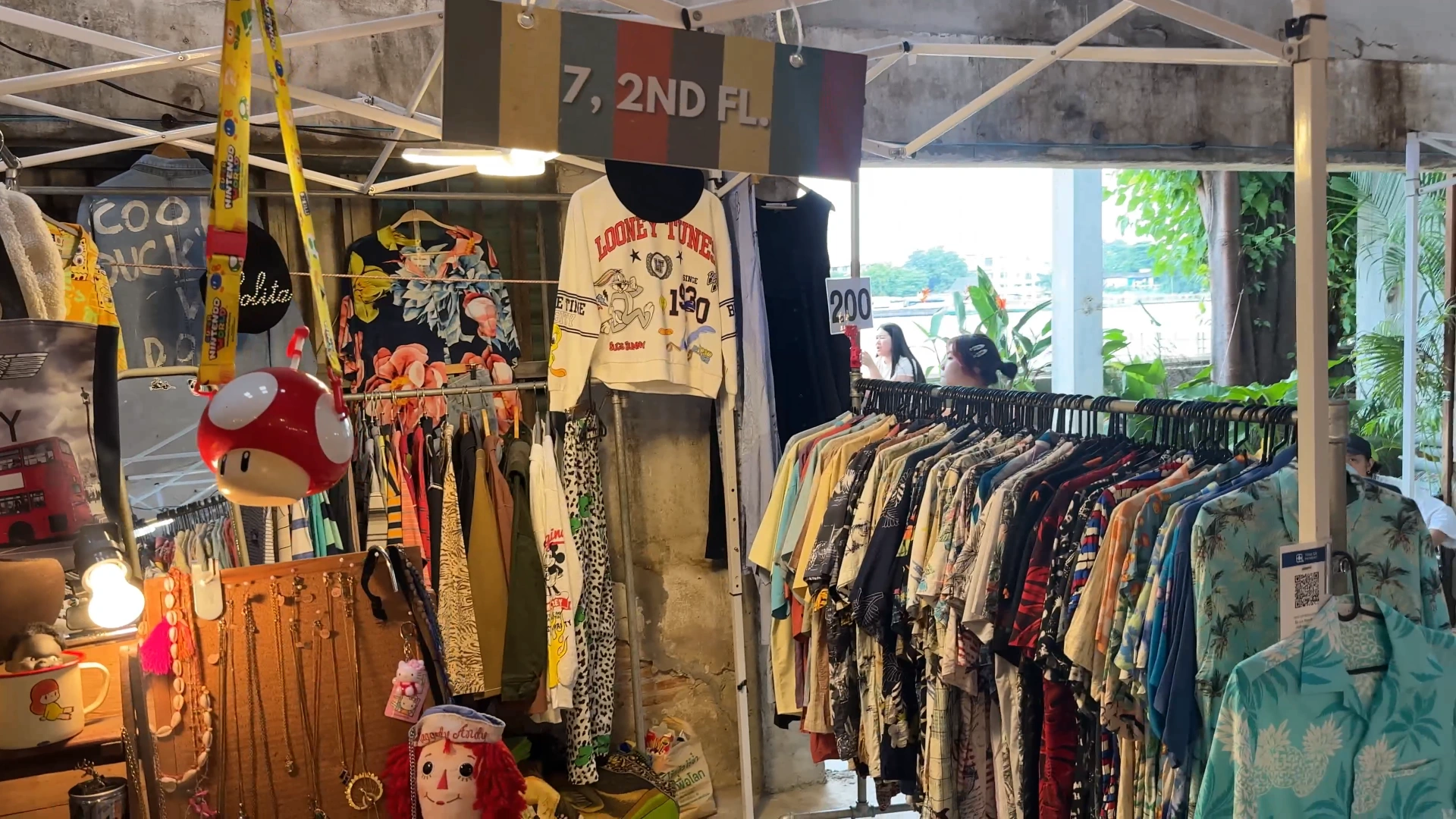 Pop Up Market that sells clothes - Song Wat Bangkok: How to Spend a Day Here 🏠 - Leotrails