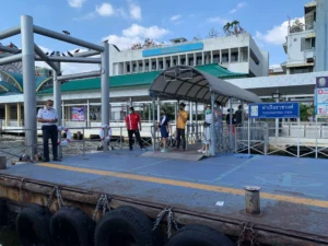 Ratchawong Pier - Song Wat Bangkok: How to Spend a Day Here 🏠 - Leotrails