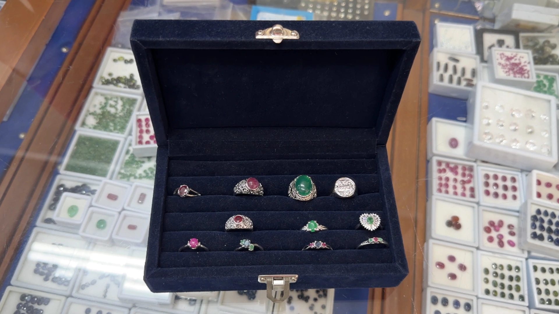 Set of Rings - Song Wat Bangkok: How to Spend a Day Here 🏠 - Leotrails