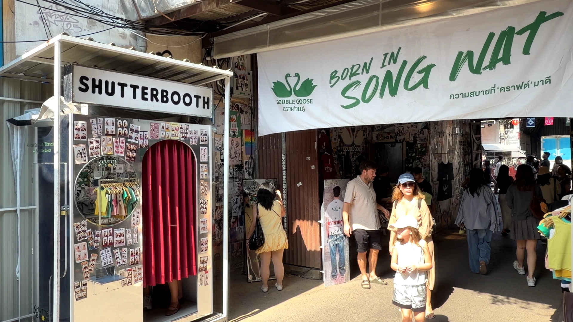 Shutterbooth in Song Wat Alley - Song Wat Bangkok: How to Spend a Day Here 🏠 - Leotrails