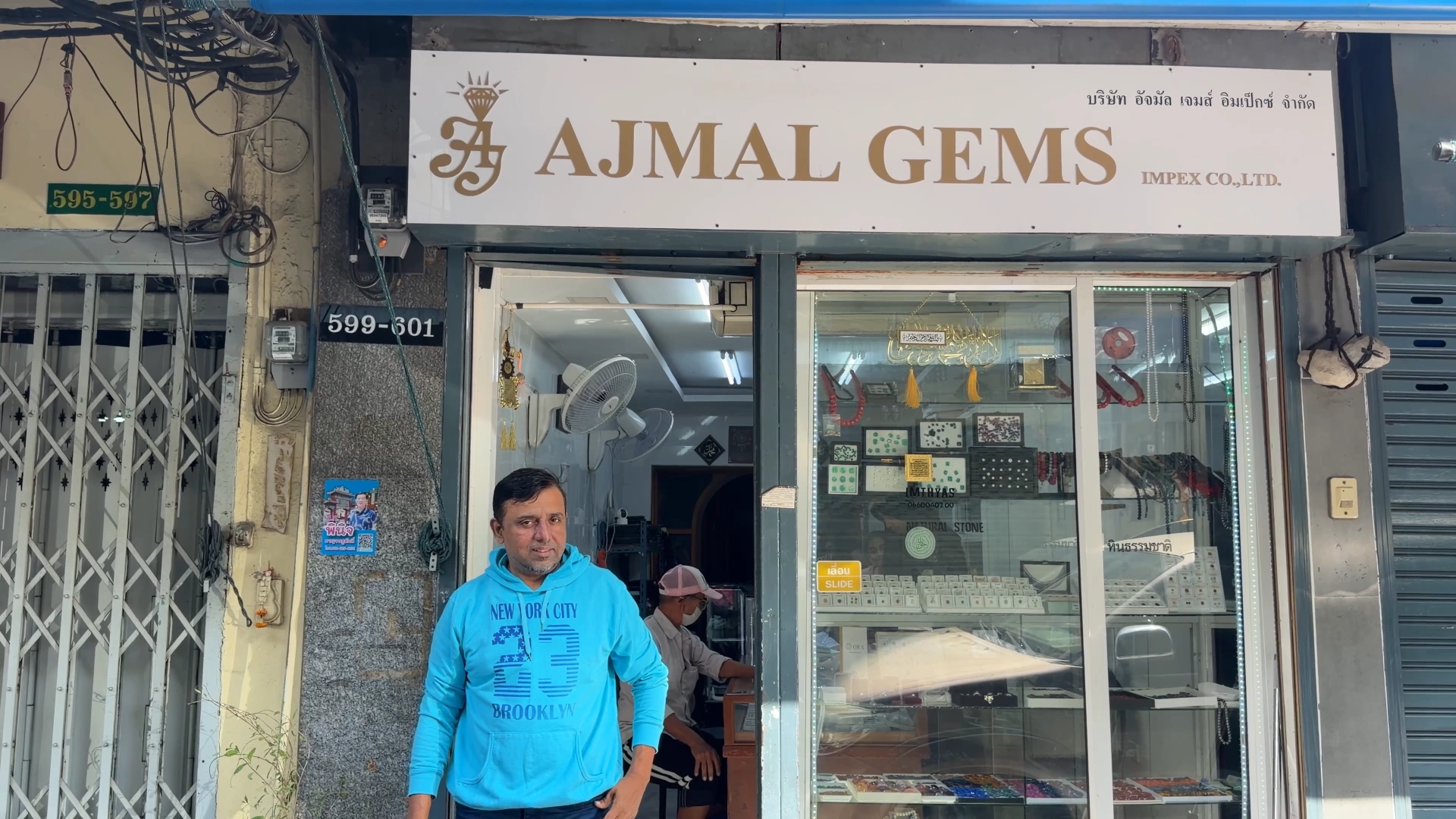 The Owner of Ajmal Gems - Song Wat Bangkok: How to Spend a Day Here 🏠 - Leotrails