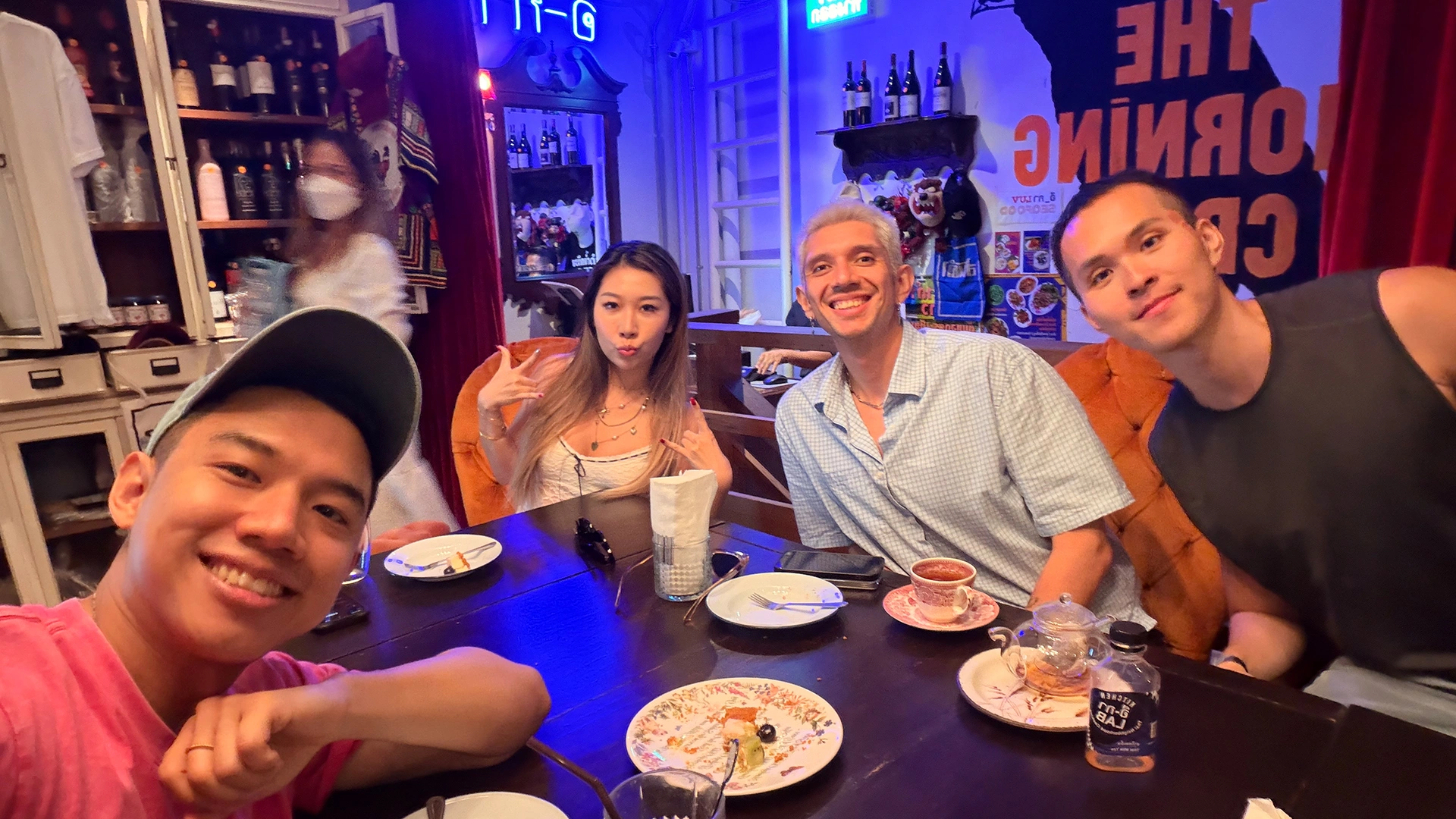 me and my friends are hanging out together - Song Wat Bangkok: How to Spend a Day Here 🏠 - Leotrails