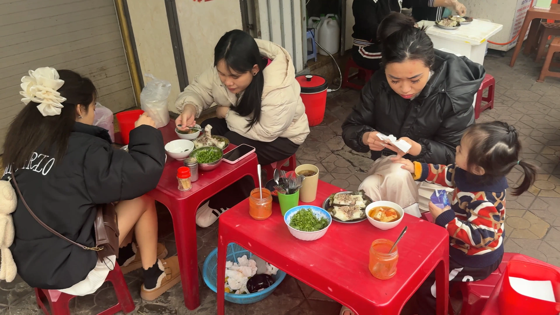 Customer are eating their Bánh Bèo