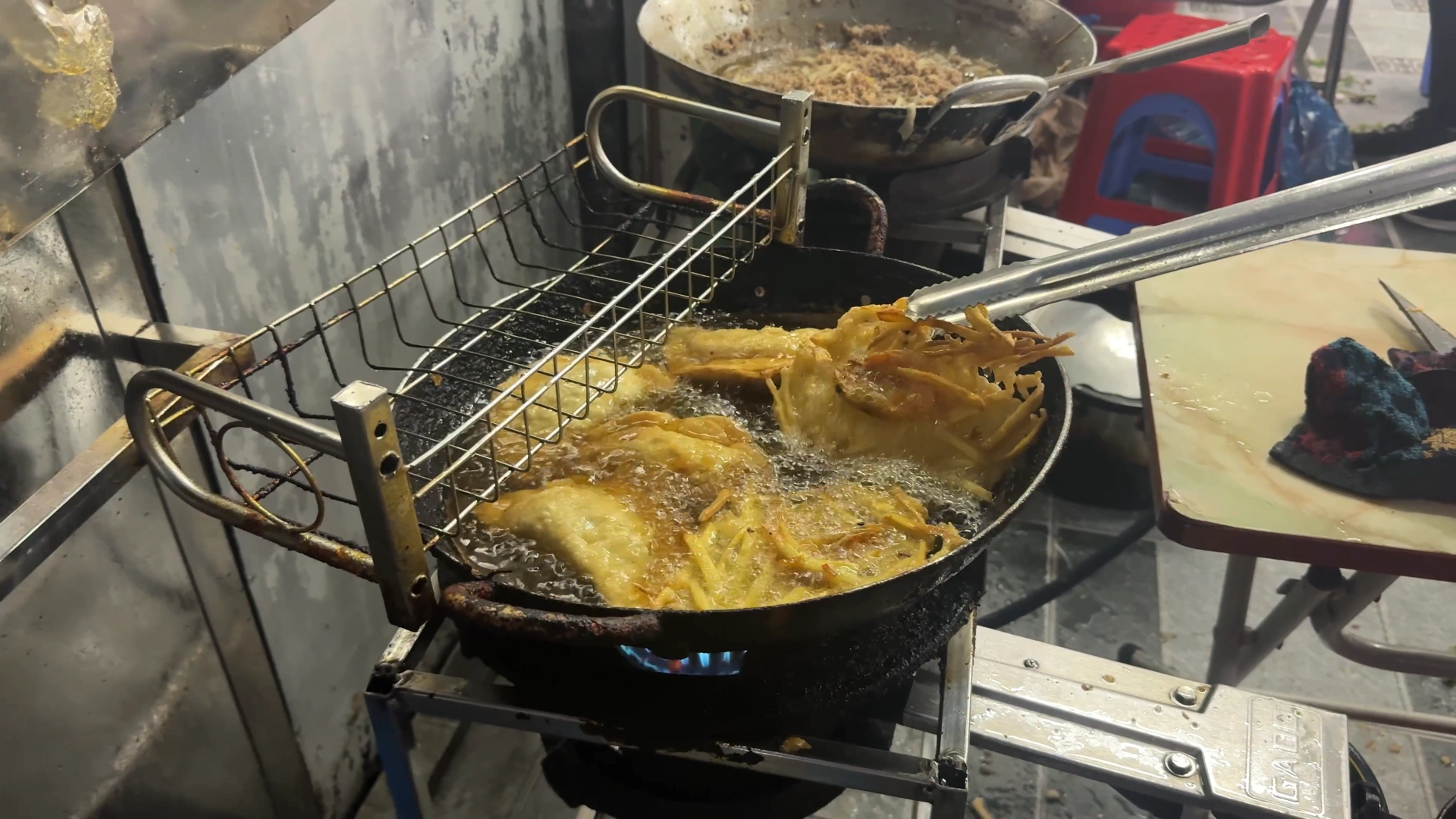 Frying some Bánh Tôm - What to Eat in Haiphong: Amazing Local Food Experience😋 - Leotrails
