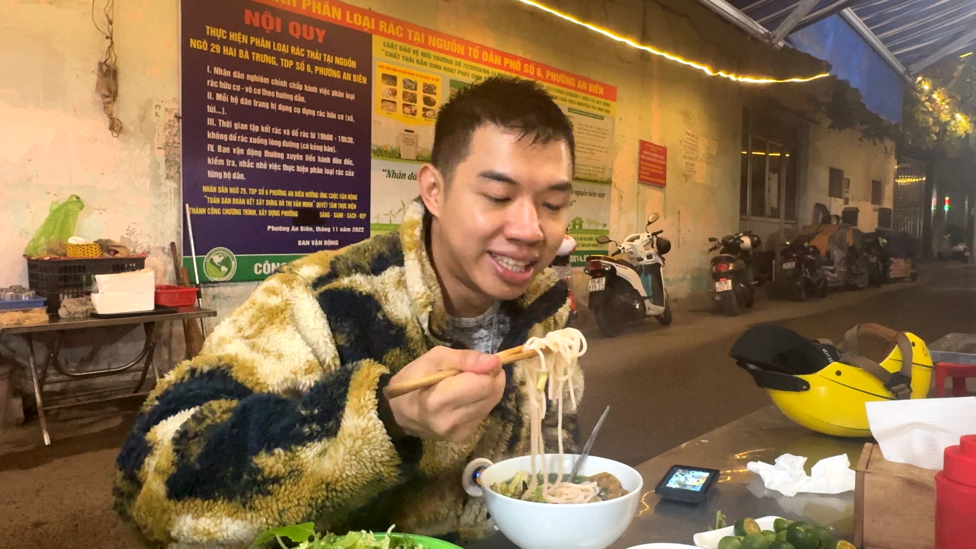 I am ready to eat these noodles. - What to Eat in Haiphong: Amazing Local Food Experience😋 - Leotrails