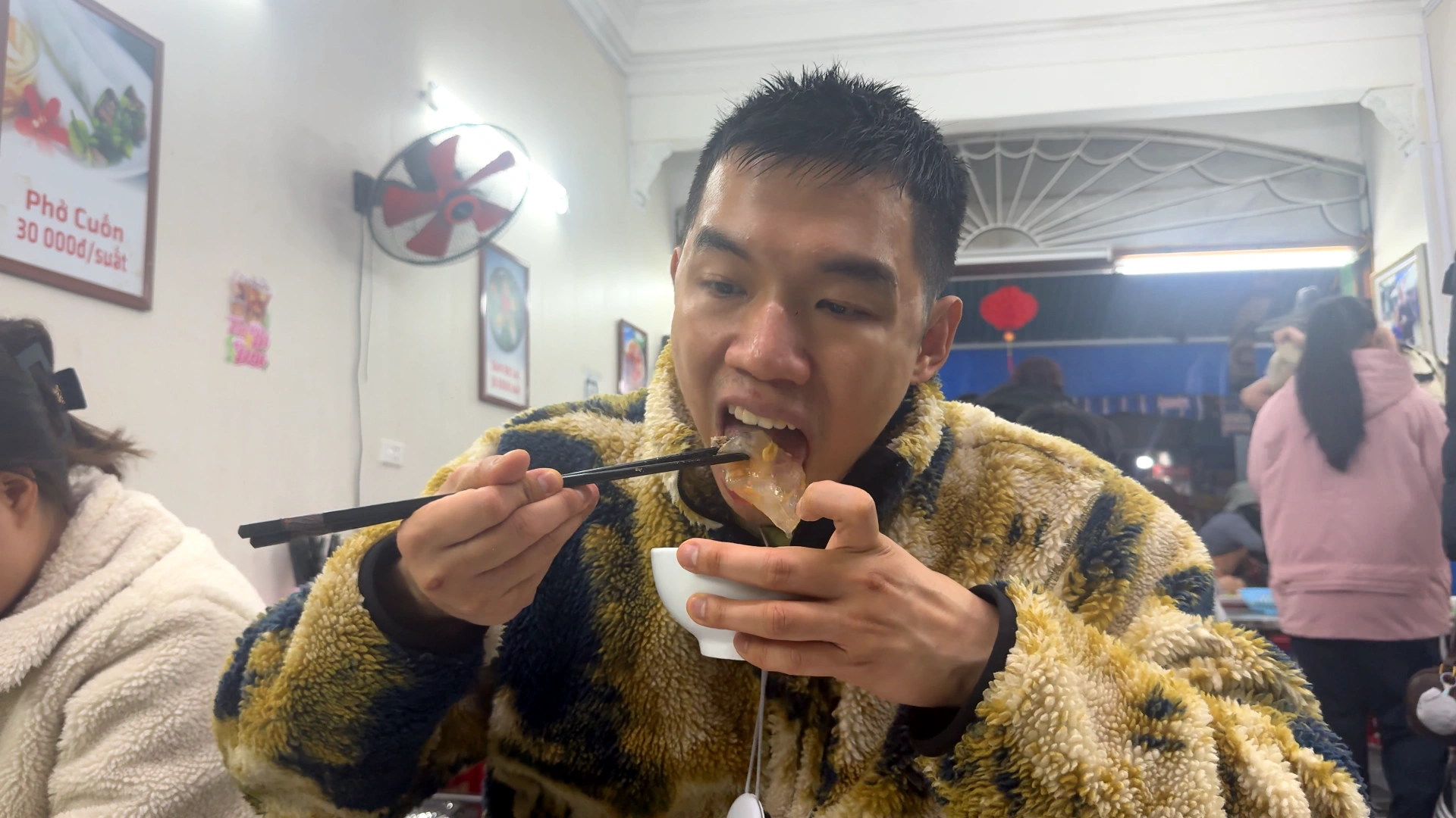 I am trying to eat the Bánh Bột Lọc - What to Eat in Haiphong: Amazing Local Food Experience😋 - Leotrails