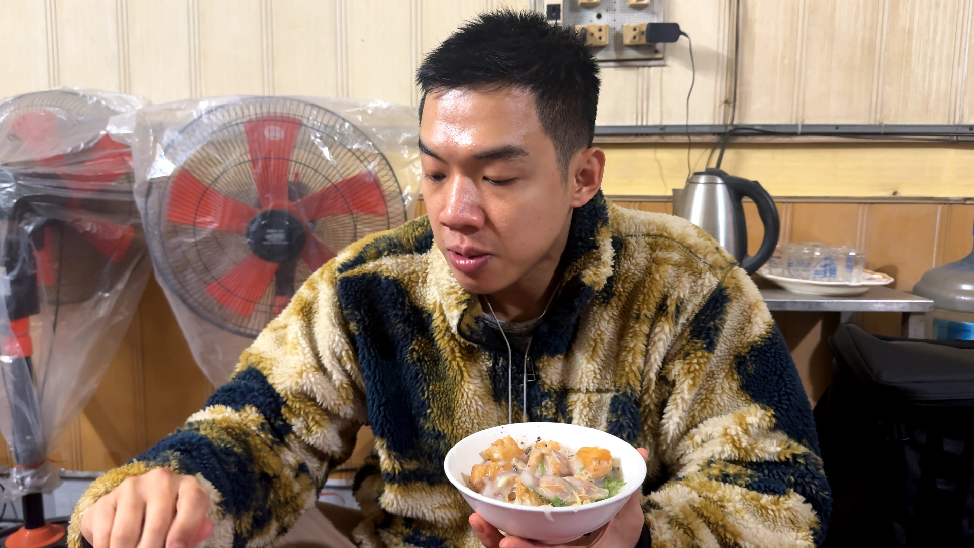 Me eating a Cháo Sườn - What to Eat in Haiphong: Amazing Local Food Experience😋 - Leotrails