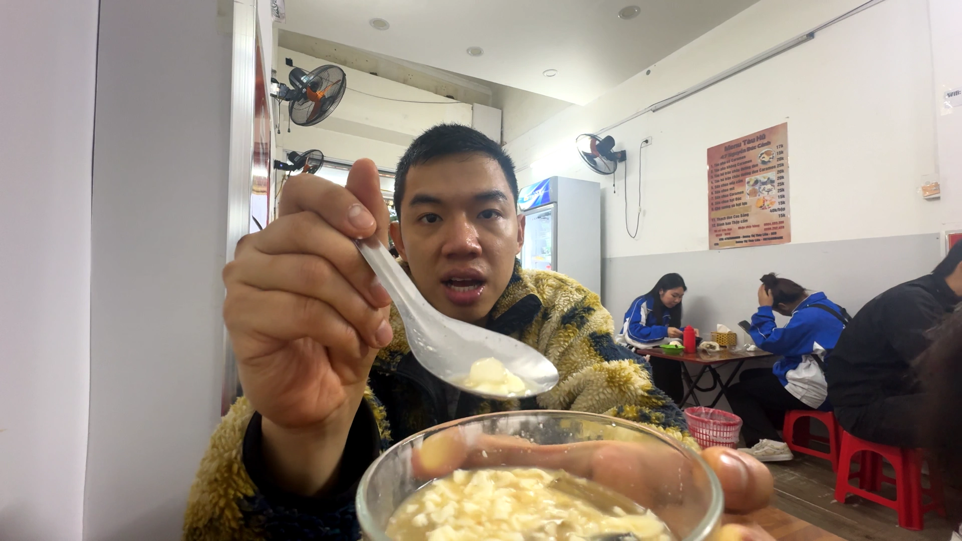 Me showing the jelly inside the Tàu hũ - What to Eat in Haiphong: Amazing Local Food Experience😋 - Leotrails
