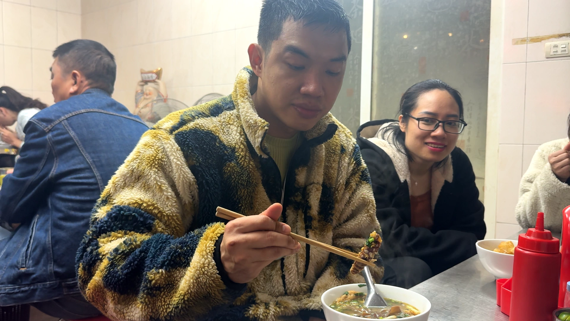 Me showing you bề bề a local mantis shrimp - What to Eat in Haiphong: Amazing Local Food Experience😋 - Leotrails