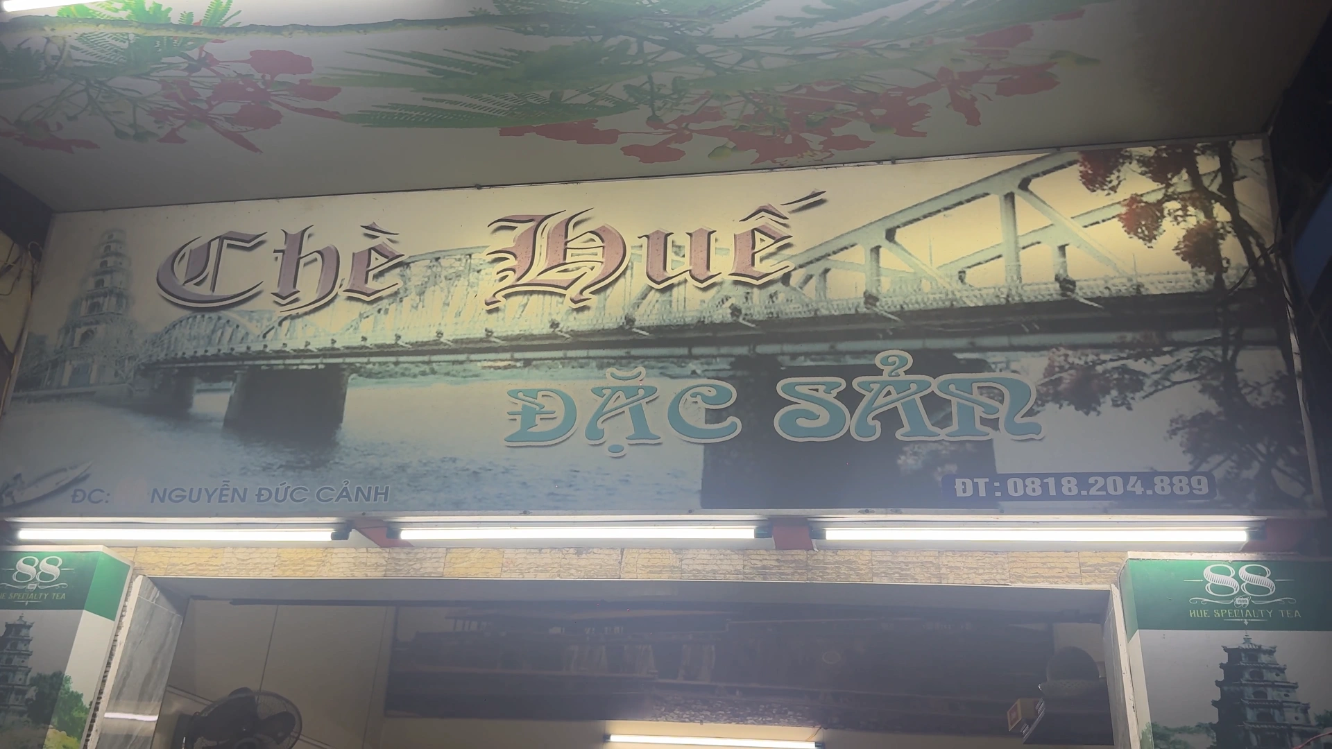 Quán Chè Huế Restaurant - What to Eat in Haiphong: Amazing Local Food Experience😋 - Leotrails
