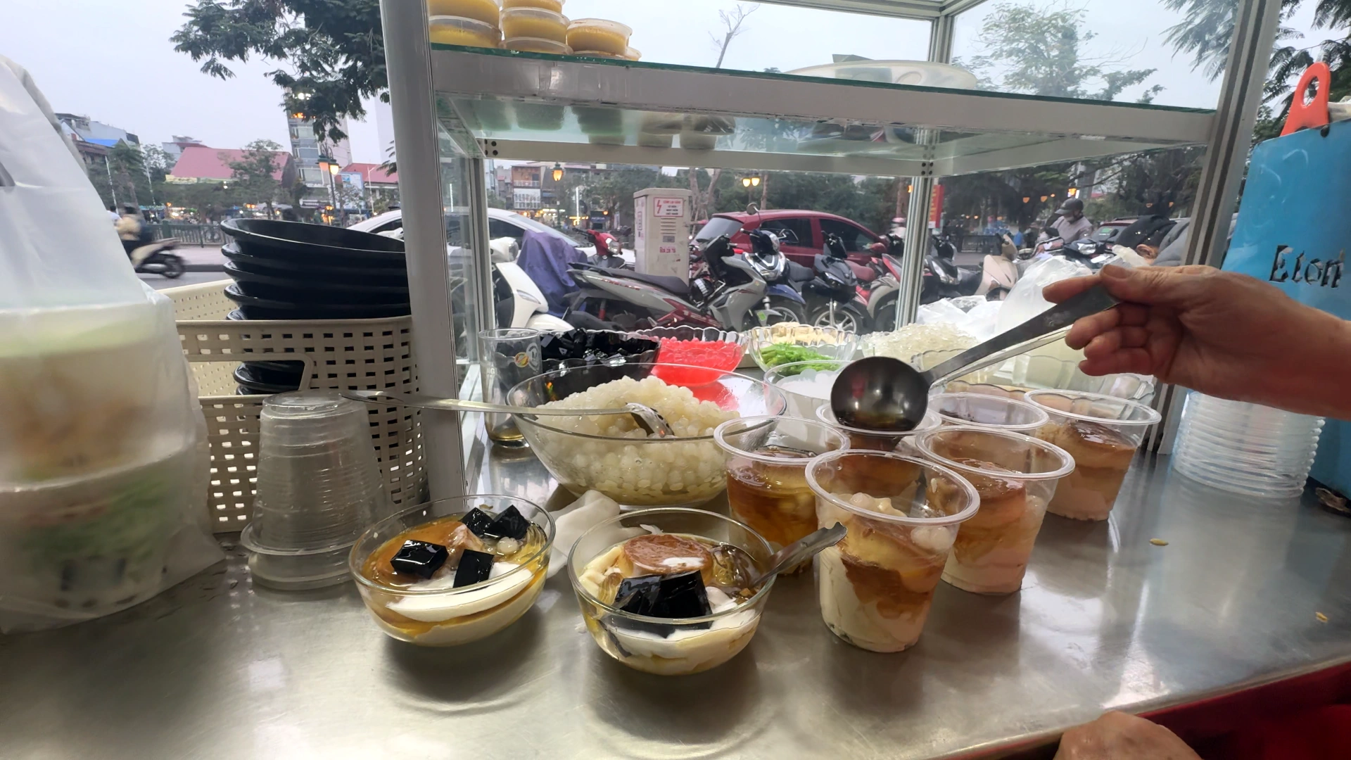 Tàu hũ met Bánh Flan! - What to Eat in Haiphong: Amazing Local Food Experience😋 - Leotrails