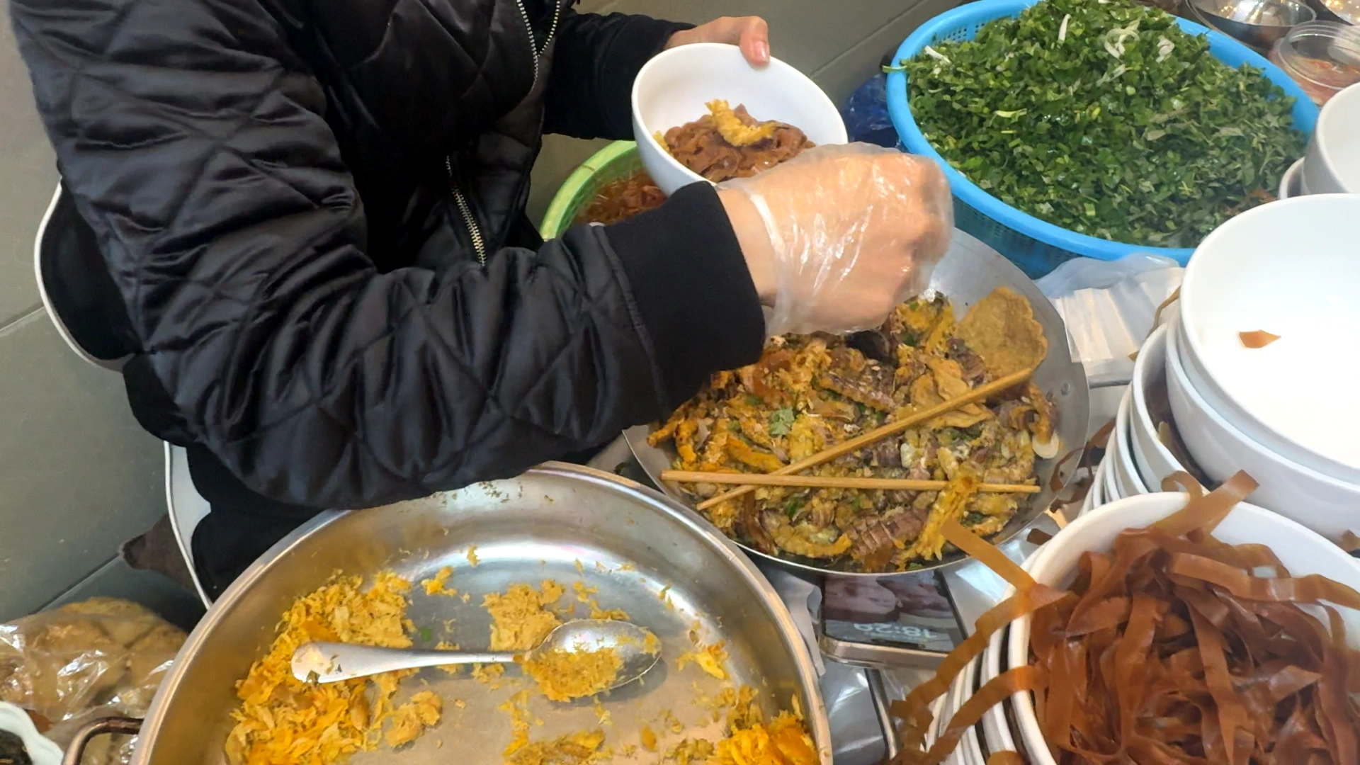 trying to grab some mantis shrimp into a bowl - What to Eat in Haiphong: Amazing Local Food Experience😋 - Leotrails
