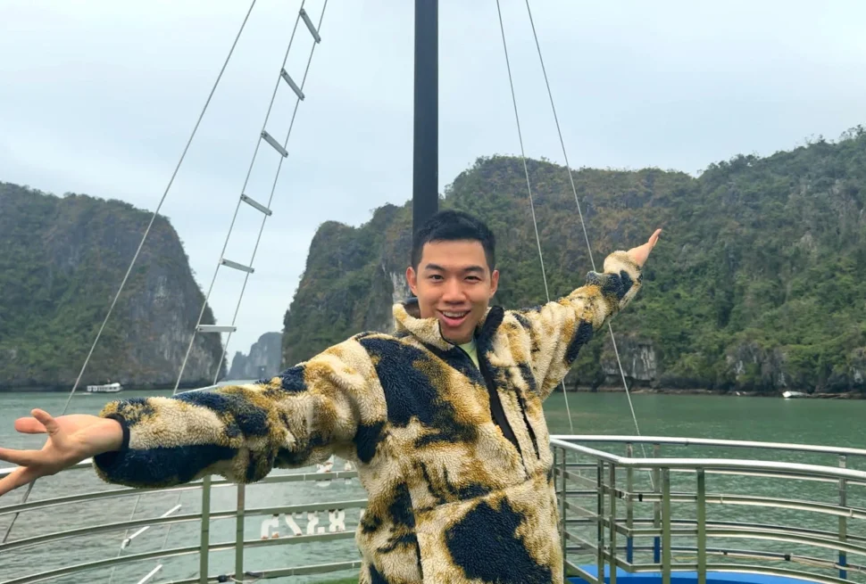 Leo at Halong Bay - Halong Bay Cruise Routes: Which one is better? 🛥️ - leotrails