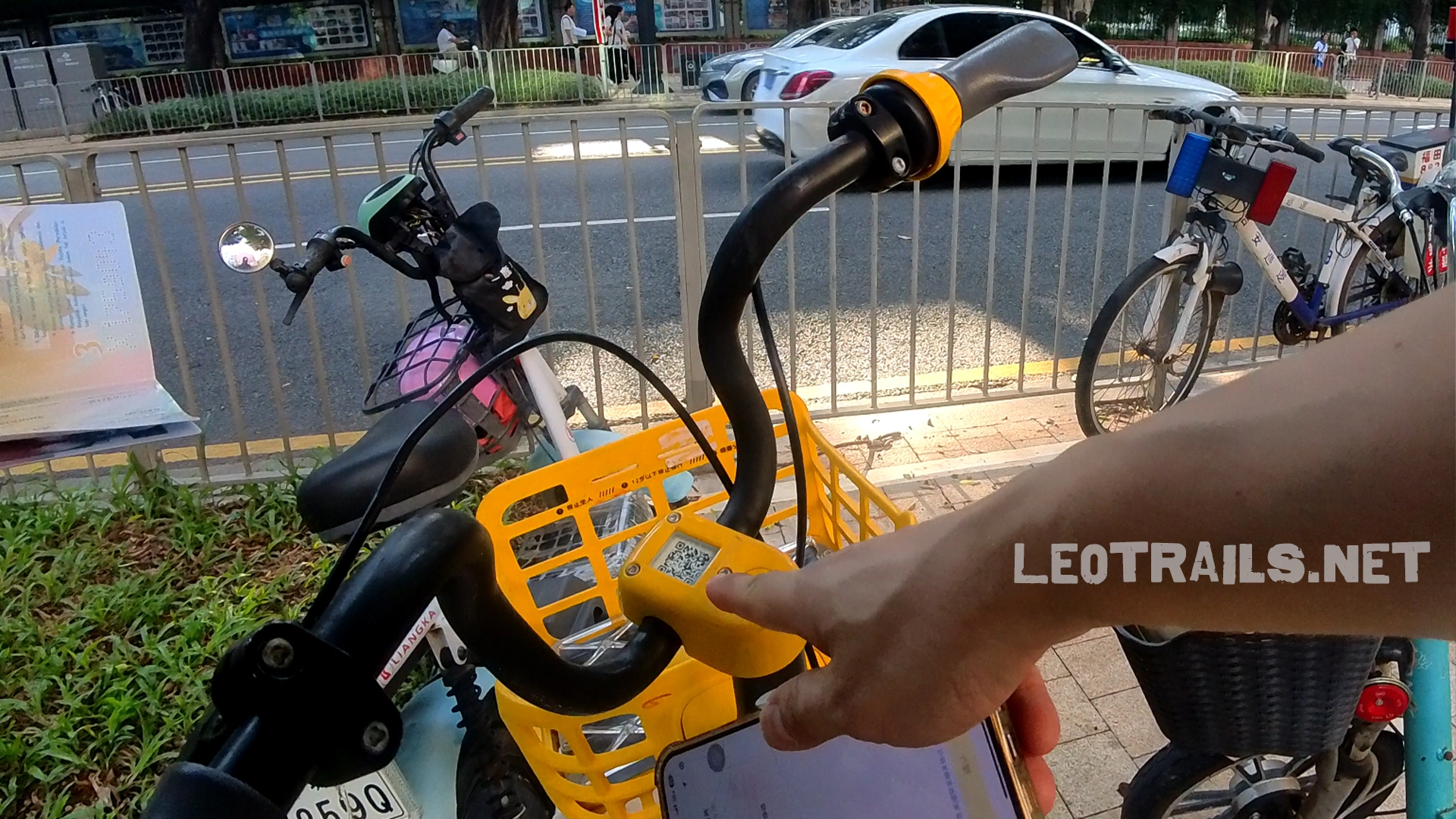 Scan the QR code to use the bike - How to rent a Bike in Shenzhen: A Practical Guide 🚴🏻 - LeoTrails