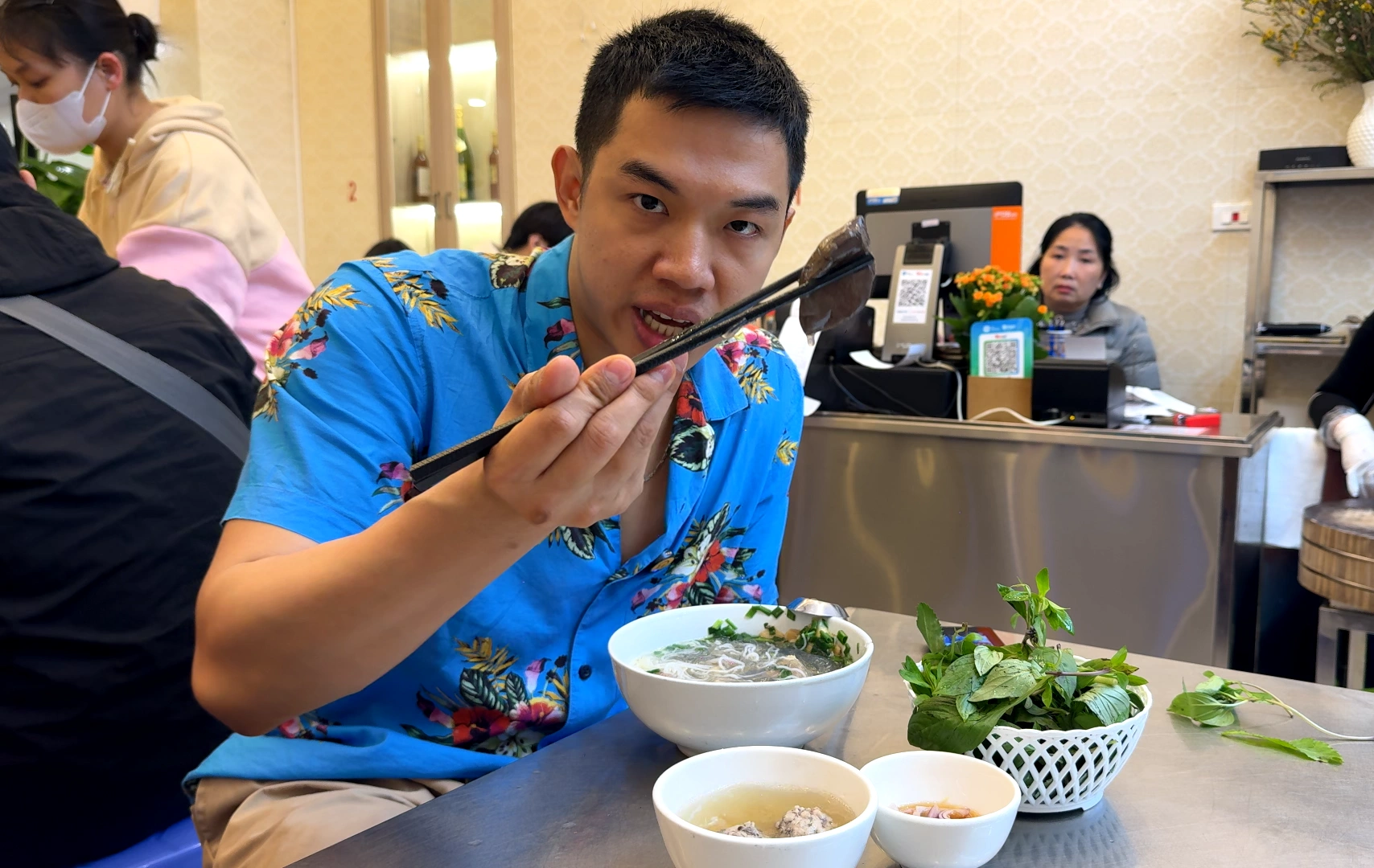 8 Vietnamese Food You Must Try in Hanoi ๐ฝ๏ธ