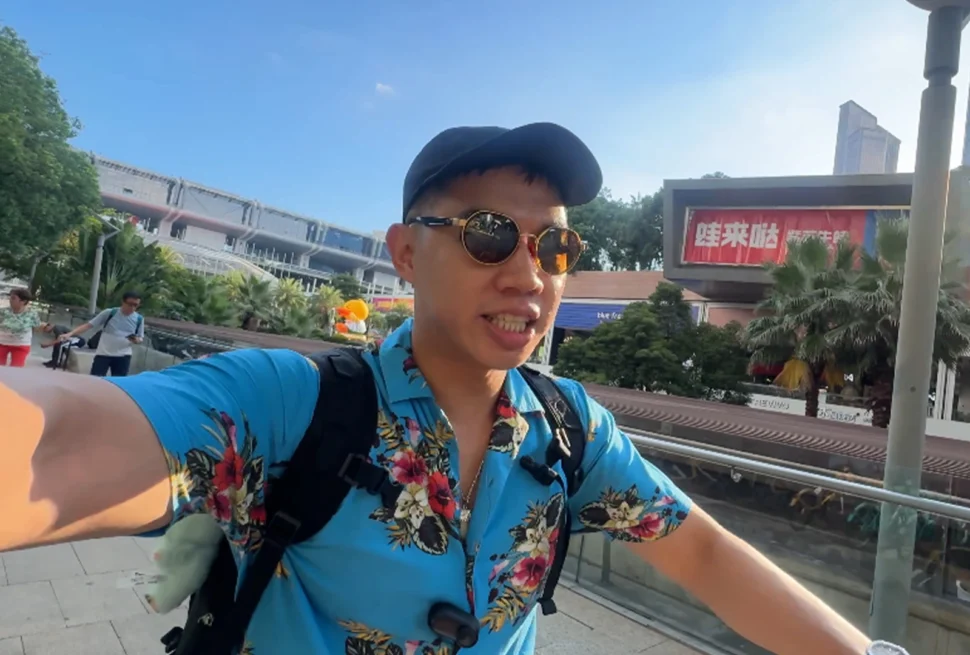 selfie while riding my bike - How to rent a Bike in Shenzhen: A Practical Guide 🚴🏻 - LeoTrails